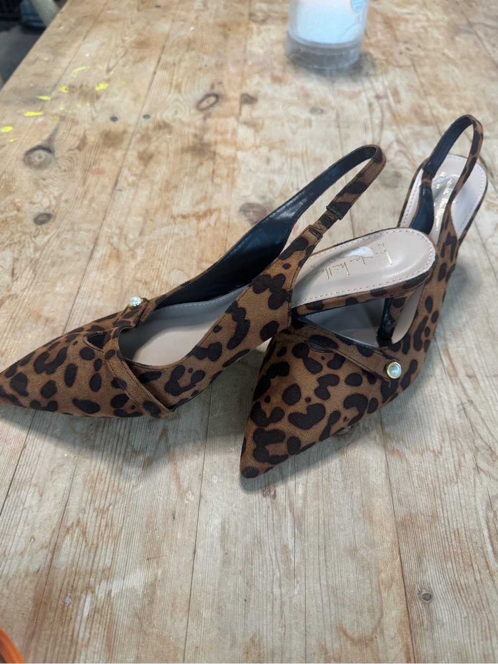 Nicole Miller Leopard Print Slingback Pointed Toe Heels Brown Pearl Buttin Sz 9